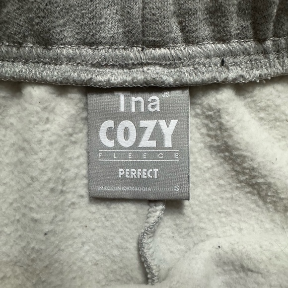 aritzia cozy fleece shorts - Picture 3 of 3
